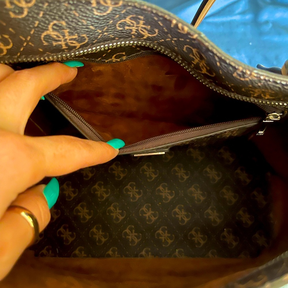Guess Purse/Wallet - Picture 5 of 12
